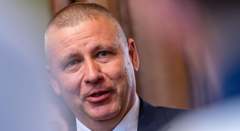 Nemcsak Ruszin-Szendi Romulusz honvédkórházi adatai, összesen 61 védett személyé is a KEHI-hez kerülhettek