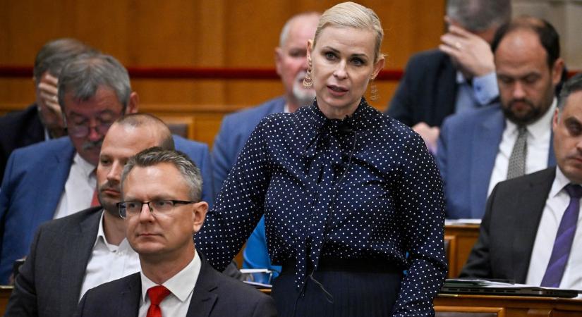 A KDNP-s Juhász Hajnalka bocsánatot kért a gyermekvédelmi rendszer áldozataitól, és kiállt Semjén Zsolt mellett