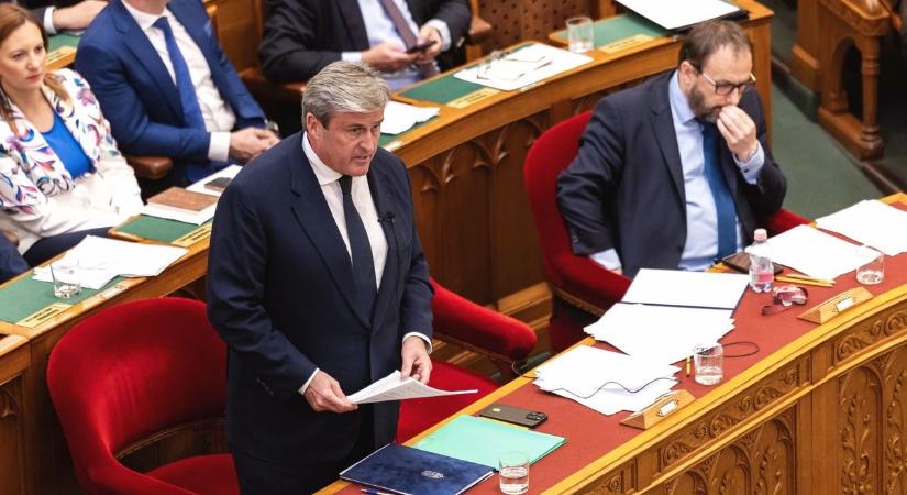 Nagyon nem elégedett Kapitány István, nekiment a kisbenzinkutaknak: a vállalkozók képtelenek megállni a helyüket a szolgáltatásaikkal – szó sincs segítségről, „felelőtlenül ígérgettek!"