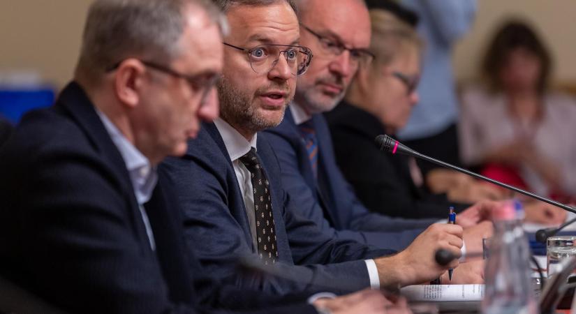 Hivatalos: megszűnik az MCC alapítványa