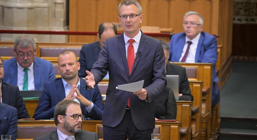 Rétvári Bence: Ki adja vissza a társasházaknak azt, amit most önök elvesznek?