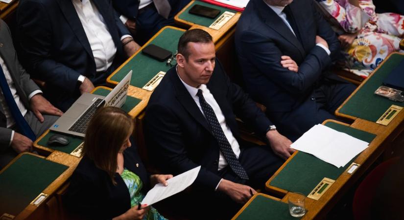 Toroczkai László érez társadalmi igényt arra, hogy a Fidesz és a Mi Hazánk együtt takarítsa el a Tiszát