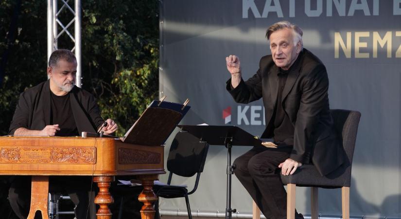 Amikor a szavak és a cimbalom találkoznak – felejthetetlen volt az Örkény-est (galéria)
