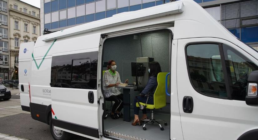 A vonat nem vár, a kormányablakbusz viszont igen – mutatjuk, hová érkezik és mikor
