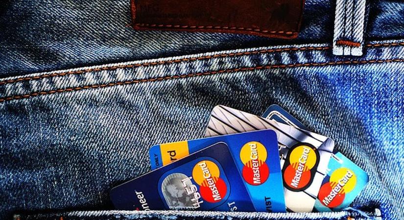 A bankok célkeresztjében a diákok, több tízezer forintot ígérnek egy számlanyitásért