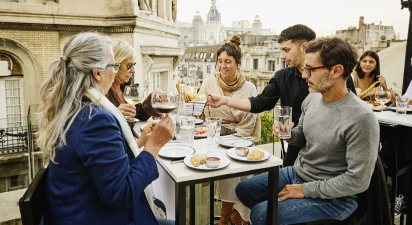 Így húzzák le a turistákat a nyaraláson az éttermek