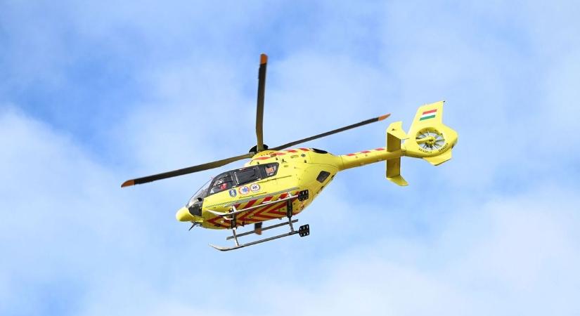 Megrázó pillanatok Borsodban: holtan esett össze a munkahelyén egy férfi, mentőhelikopter is leszállt