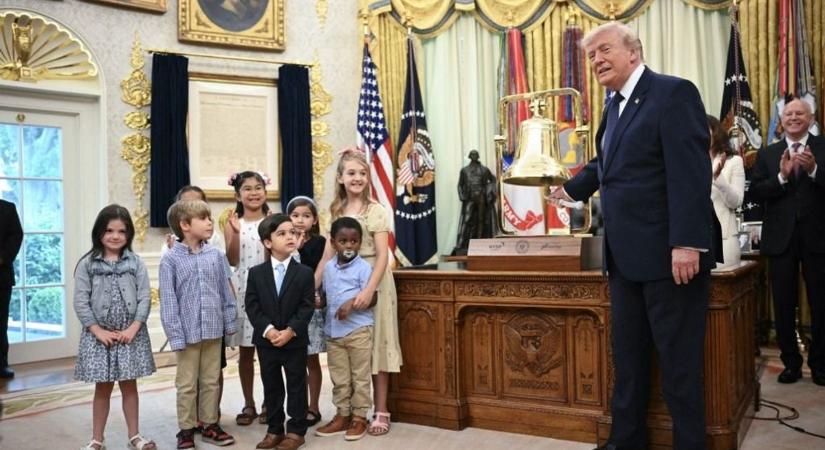 Miután Donald Trump becsengetett a New York-i tőzsdén, fordulat jött a BUX-ban, itt az új rekord
