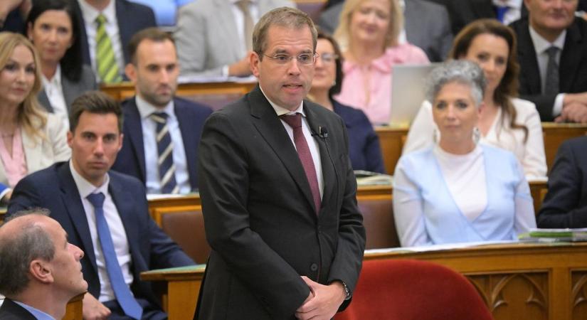 Ruff Bálint bocsánatot kért egy tiszás képviselő kijelentése miatt