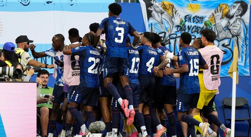 Hősökként ünnepelték a Zöld-foki Köztársaságban a vb-ről hazatérő futballválogatott tagjait