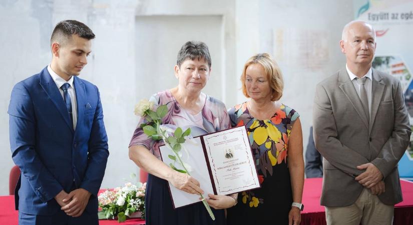 17 éven át fegyelmezett, precíz és támogató főnővér-helyettesként segítette az osztály mindennapjait – idén kitüntették Egerben