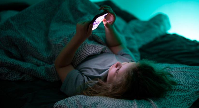 Mi történik, ha nem nyomkodjuk állandóan a telefonunk?