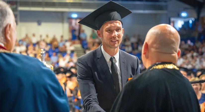Dékáni dicsérettel diplomázott Priskin Tamás a Soproni Egyetemen