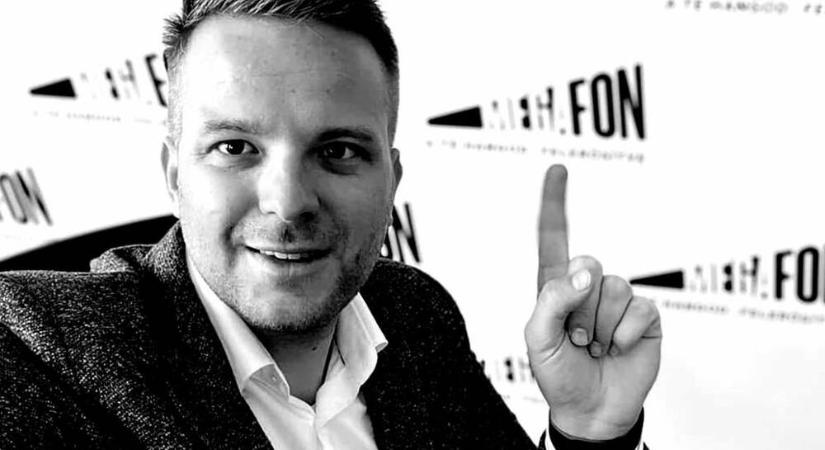 Kiforgott alóla a Megafon, a Fidesz ‘nem szerződtette’, Bohár Dániel mégis az Országházban sertepertél – De ki a megbízója?