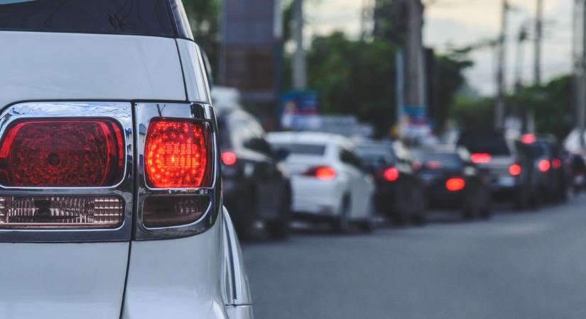 Egy perce jött! Két baleset is történt az M0-áson: tíz kilométeres a dugó