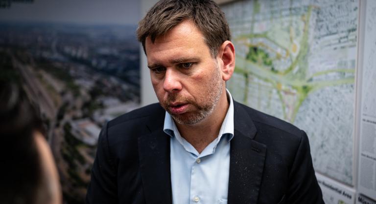 Vitézy Dávid az Indexnek: Lázár János lázálmából annyi lett, hogy az összes tartozást megörökölte az állam