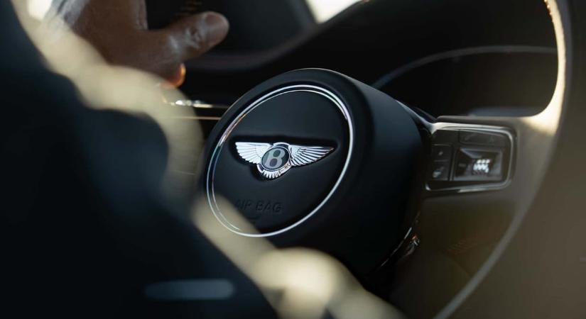Bemutató előtt kiderült a Bentley villanyautójának neve
