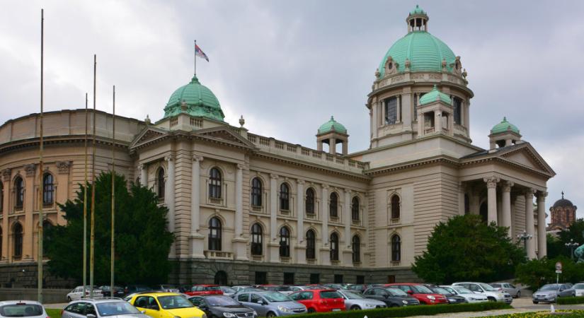 „Lefegyverzik Szerbiát, miközben a bűnözők felfegyverkeznek”