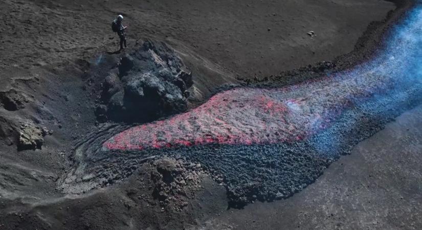 „Úgy söpörtük a hamut, mintha hó lett volna” – ilyen testközelből az Etna kitörése