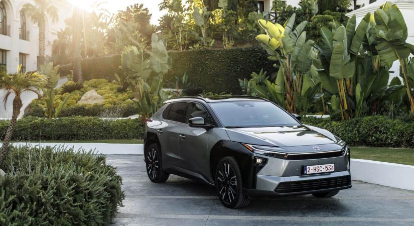 A TOYOTA HISZ A TECHNOLÓGIAI SOKSZÍNŰSÉGBEN ÉS AZ EURÓPAI JELENLÉTBEN