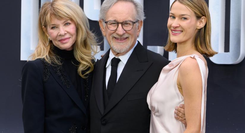 Steven Spielberg ritkán látott lánya földön túli szépség: a 29 éves Destry Allyn olyan tökéletes, akár egy modell