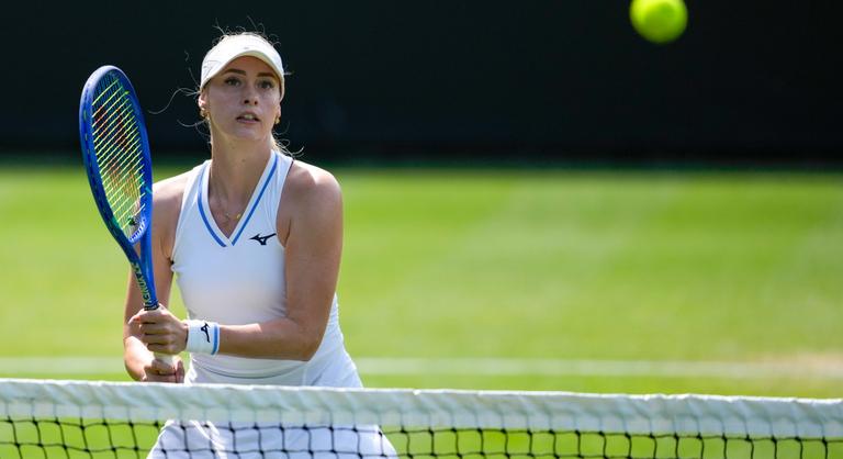 Két rövidítés után elődöntőbe jutott a magyar teniszező a Wimbledonban