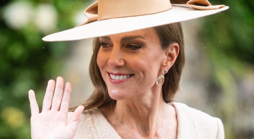 Katalin még Meghan hercegnénél is szexisebb bikiniben
