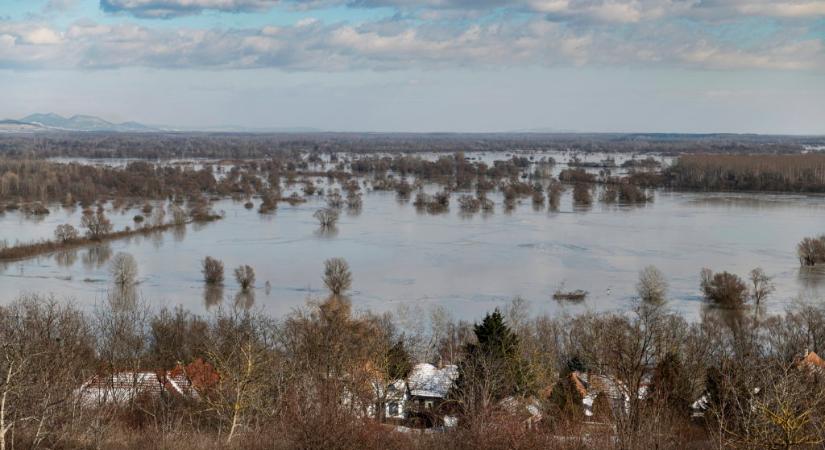 Már utakat is le kellett zárni a Tisza áradása miatt