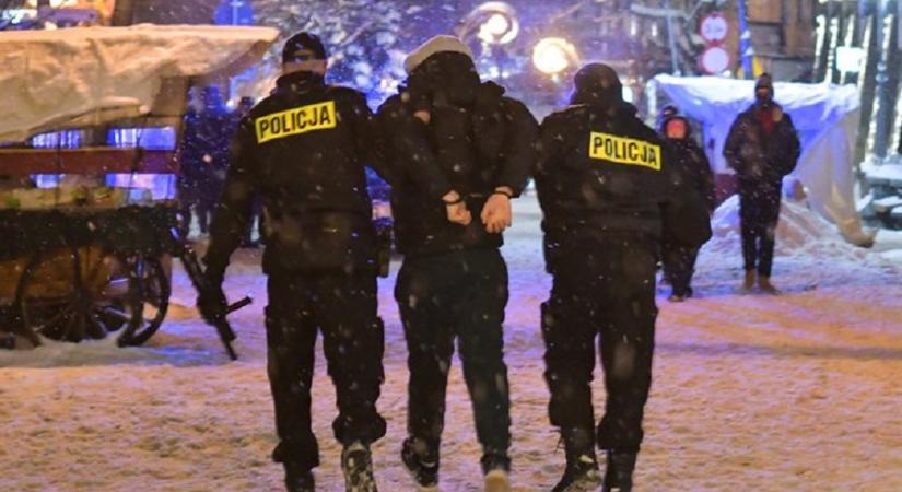 Lengyelország nyomott egy óvatos nyitást, Zakopanét majdnem szétverték a bulizók