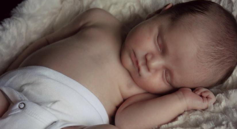 Császárral szülte meg gyerekét a koronavírusos édesanya, majd belehalt a fertőzésbe Szlovákiában