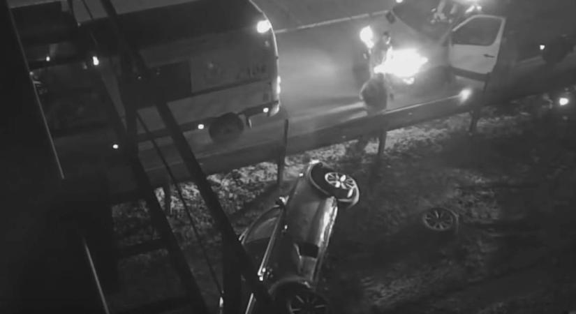 Bizarr felvételt készített egy kamera az M0-son egy baleset utáni percekről