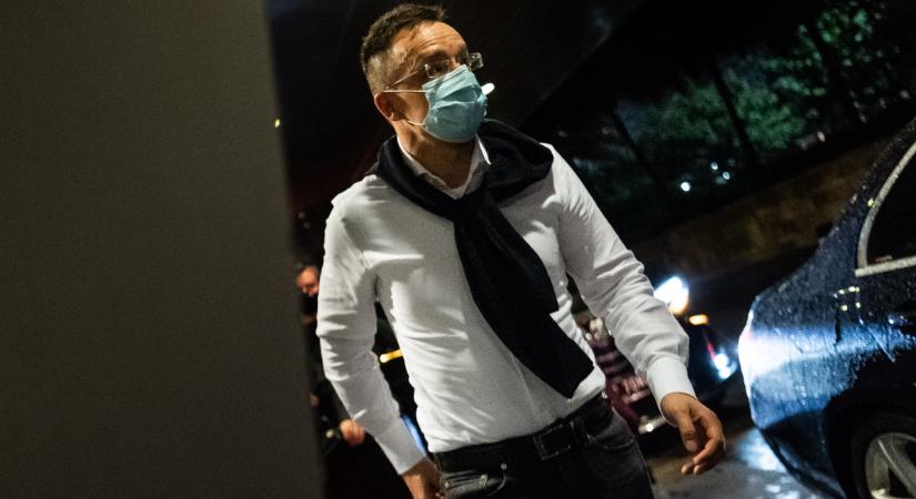 Érkezik a kínai vakcina, már úton van Magyarország felé
