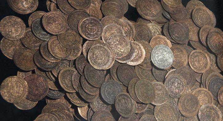 Hamis aranypénzre bukkantak a régészek: az épülő tiszaugi híd mellett találták