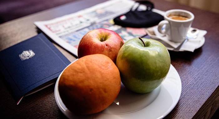 Ön mit reggelizett a böjt kezdete jegyében? Orbán narancsot, almát, kávét és Nemzeti Sportot