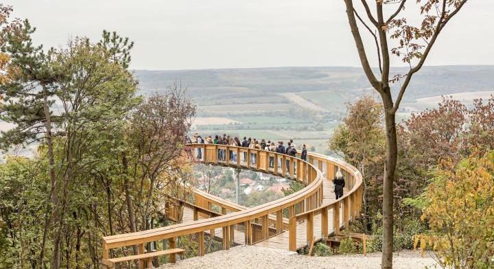 Ezer kilométeres tanösvény-hálózat várja a kirándulókat Magyarország nemzeti parkjaiban
