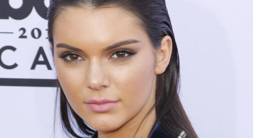 Kendall Jenner Photoshop-bakiján nevet a világ, ízekre szedték a modellt a neten