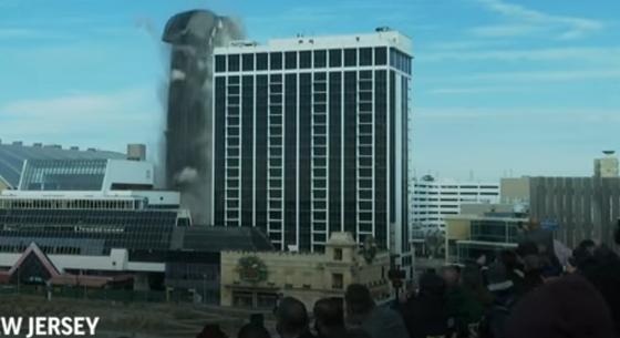 Romba döntötték Trump egykori kaszinóhoteljének tornyát – videó