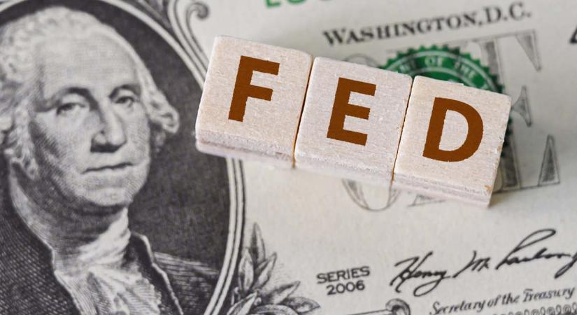 Nem nyúl a Fed a hozamgörbéhez