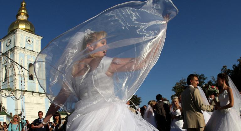 A járvány sem vette el a a külföldiek kedvét a rapid ukrán házasságtól