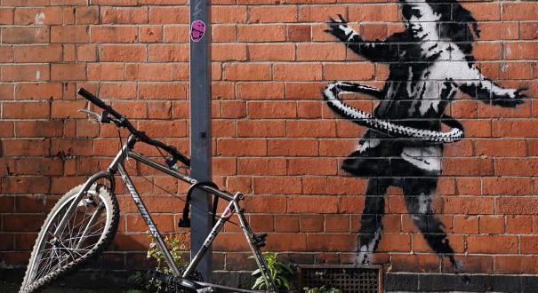 Pénzért mindent: kivágták Banksyt