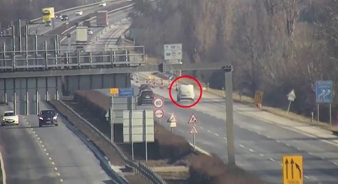 Fékezés nélkül hajtott be egy autós az M7-es autópálya egy lezárt szakaszába Fehérvárnál