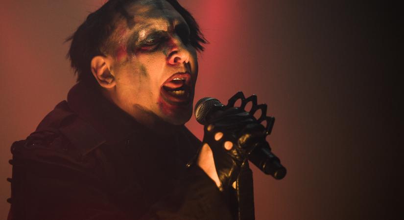 Újabb vádak Marilyn Manson ellen: fiatalkorúak szexuális zaklatása, tiltott adatszerzés, zsarolás