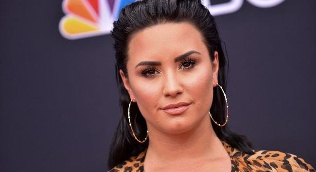 Agykárosodásáról, három sztrókjáról és szívrohamáról vallott Demi Lovato – videó