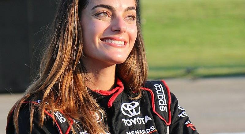 Ő lesz az első arab nő a NASCAR-ban