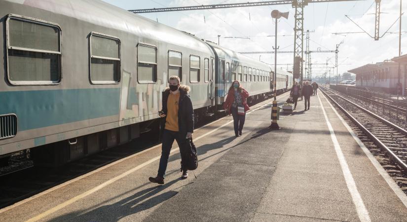 Hétfőtől végig közlekednek a vonatok Szeged és Békéscsaba között