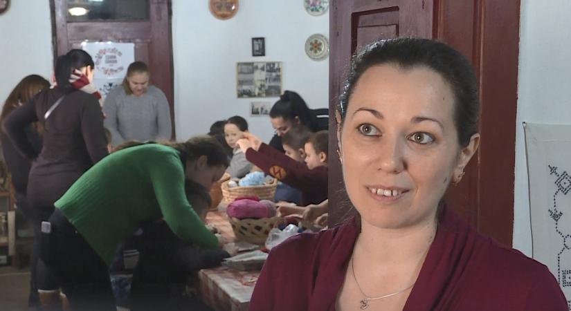 Farsangi hagyományőrző foglalkozás a Nagyberegi Tájházban (videó)
