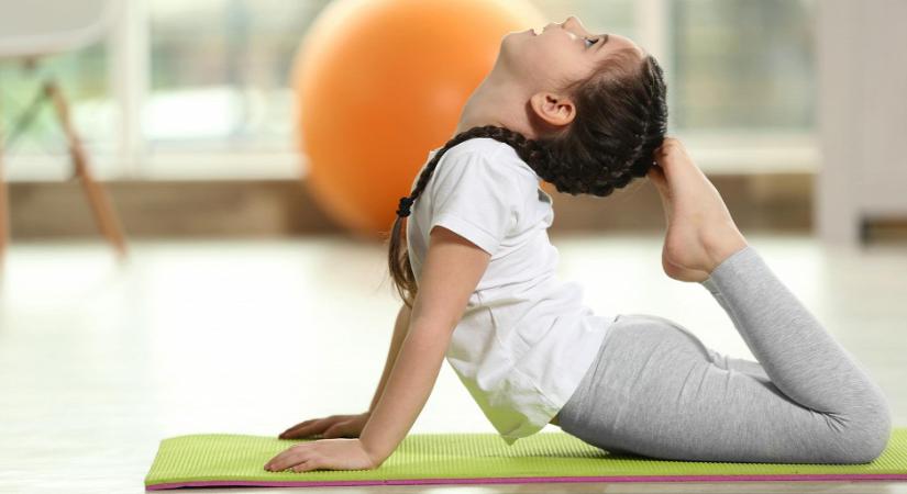 A jóga nem csak a csini nők és az aggastyánok sportja, gyerekeknek is való