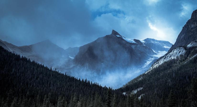 Mennydörgő vízesés és szédületes jégmező vár ebben a nemzeti parkban