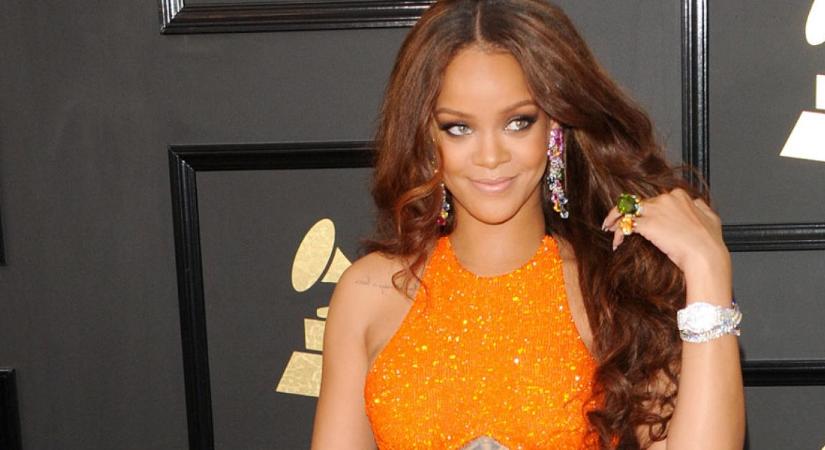Óriási felháborodást keltett Rihanna – Az utcán égetik az énekesnő fotóit