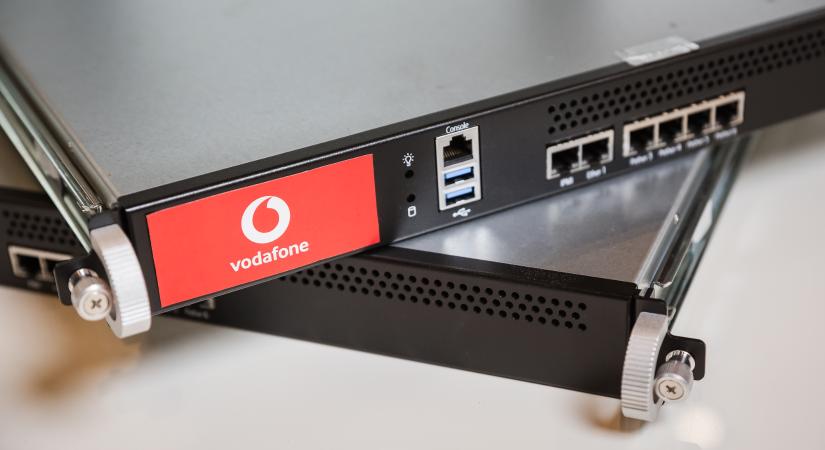Az Óbudai Egyetem kiberbiztonsági képzését támogatja a Vodafone